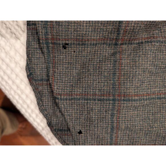 Pendleton Lodge Shirt – Size M, 100% Virgin Wool,  Visible Holes (See Photos) - Picture 7 of 7